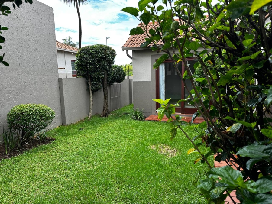 To Let 2 Bedroom Property for Rent in Bromhof Gauteng