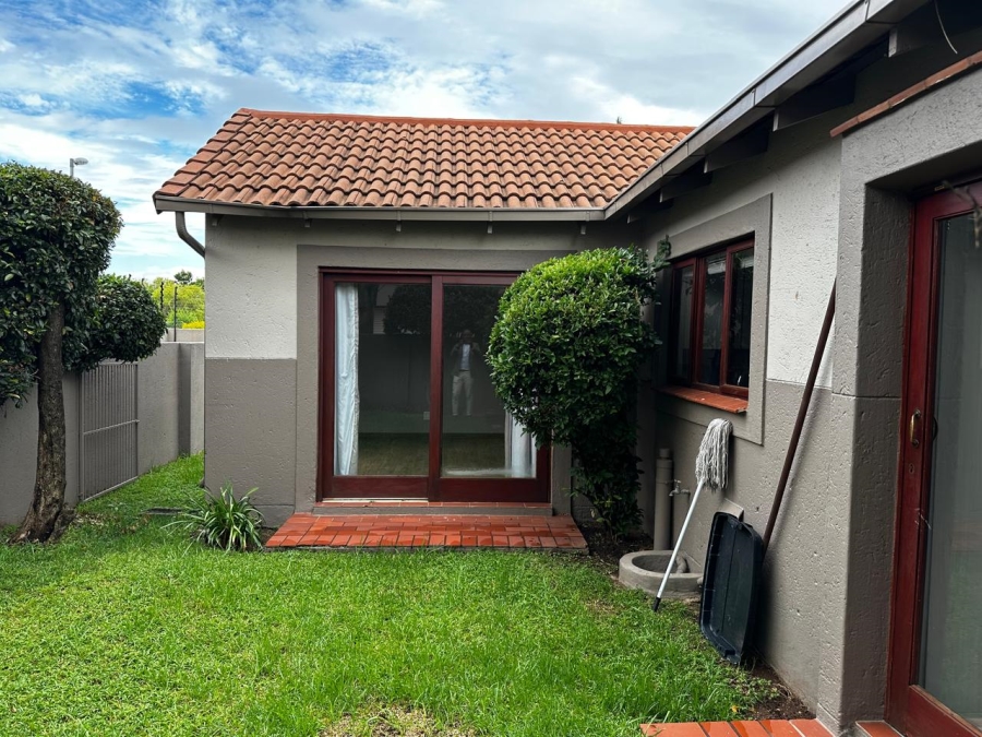 To Let 2 Bedroom Property for Rent in Bromhof Gauteng