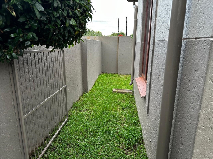 To Let 2 Bedroom Property for Rent in Bromhof Gauteng