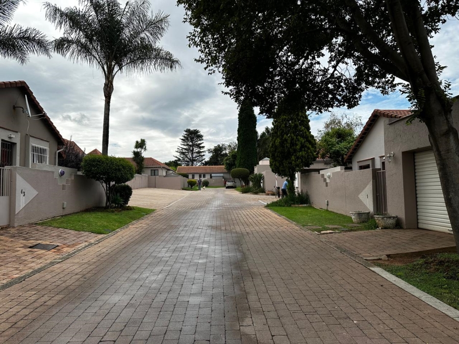 To Let 2 Bedroom Property for Rent in Bromhof Gauteng