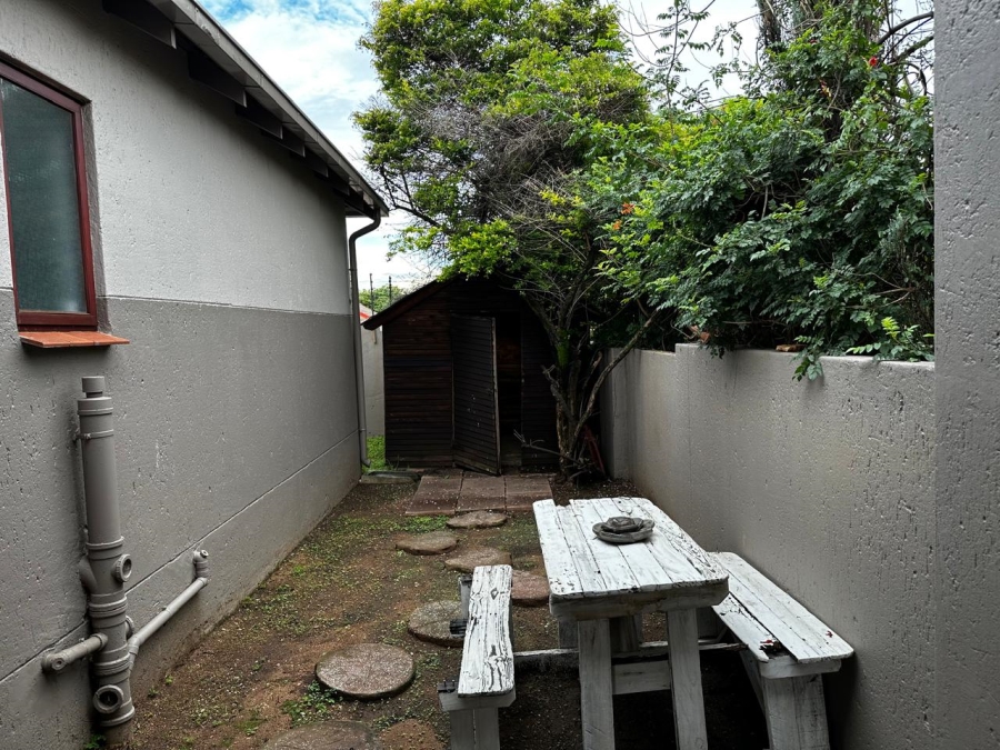 To Let 2 Bedroom Property for Rent in Bromhof Gauteng