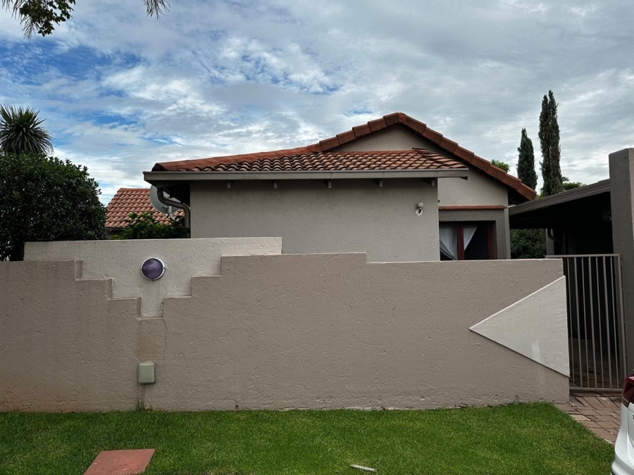 To Let 2 Bedroom Property for Rent in Bromhof Gauteng