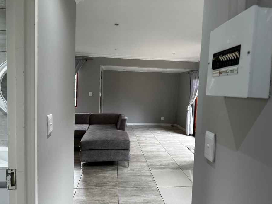 To Let 2 Bedroom Property for Rent in Bromhof Gauteng