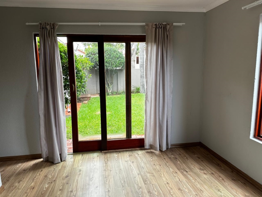 To Let 2 Bedroom Property for Rent in Bromhof Gauteng