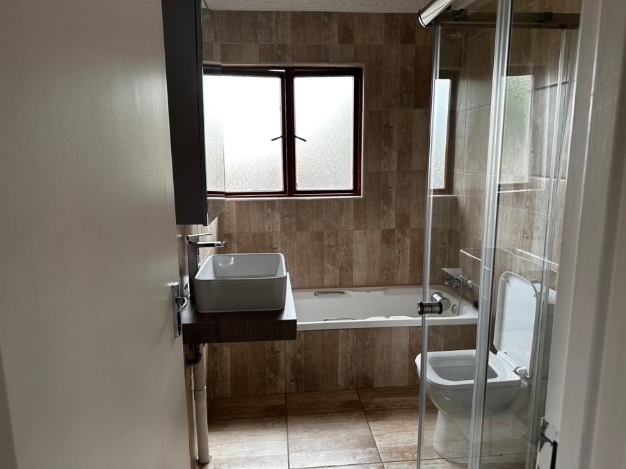 To Let 2 Bedroom Property for Rent in Bromhof Gauteng