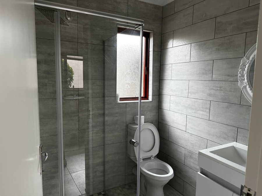 To Let 2 Bedroom Property for Rent in Bromhof Gauteng