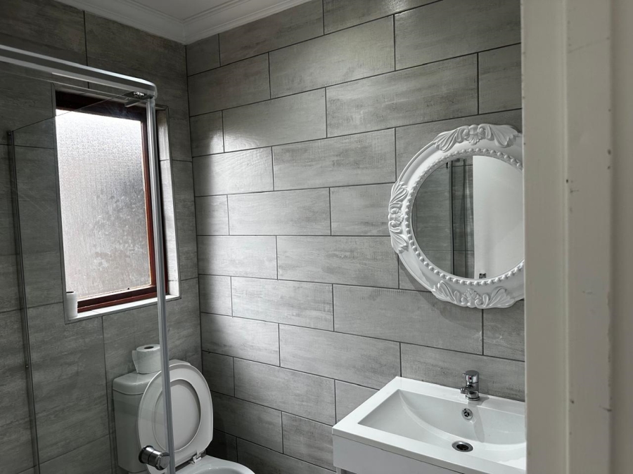 To Let 2 Bedroom Property for Rent in Bromhof Gauteng