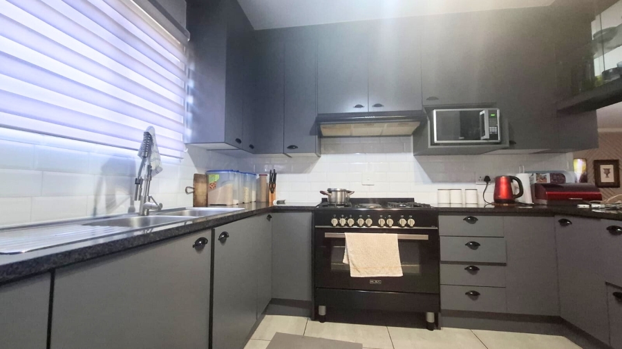 To Let 5 Bedroom Property for Rent in Terenure Gauteng