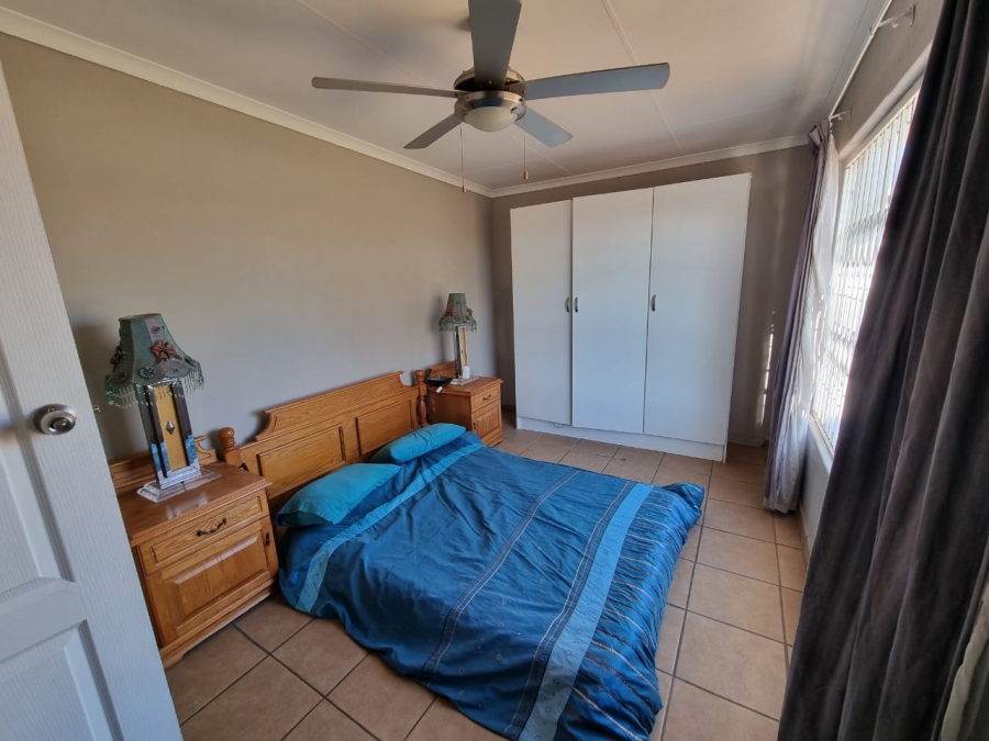 To Let 3 Bedroom Property for Rent in Vaaloewer Gauteng