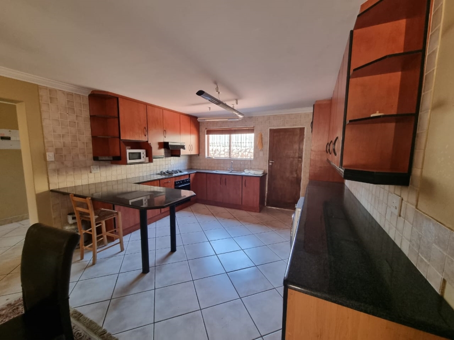 To Let 5 Bedroom Property for Rent in Vaaloewer Gauteng