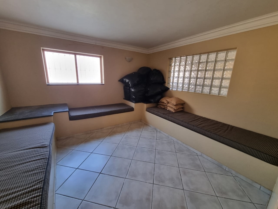 To Let 5 Bedroom Property for Rent in Vaaloewer Gauteng