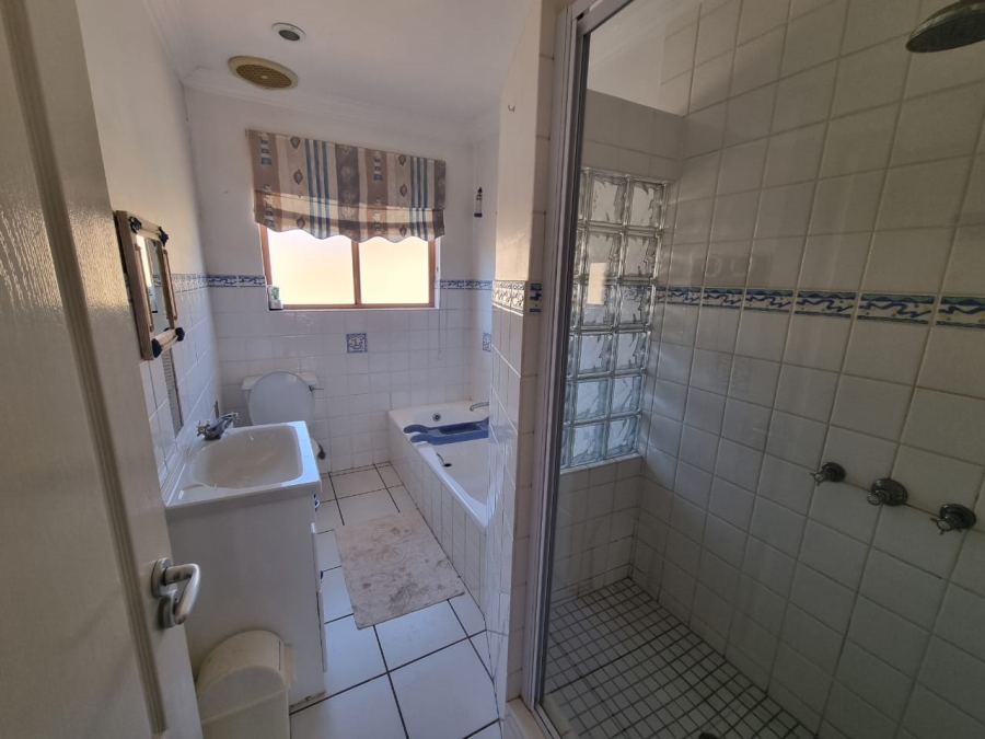 To Let 5 Bedroom Property for Rent in Vaaloewer Gauteng