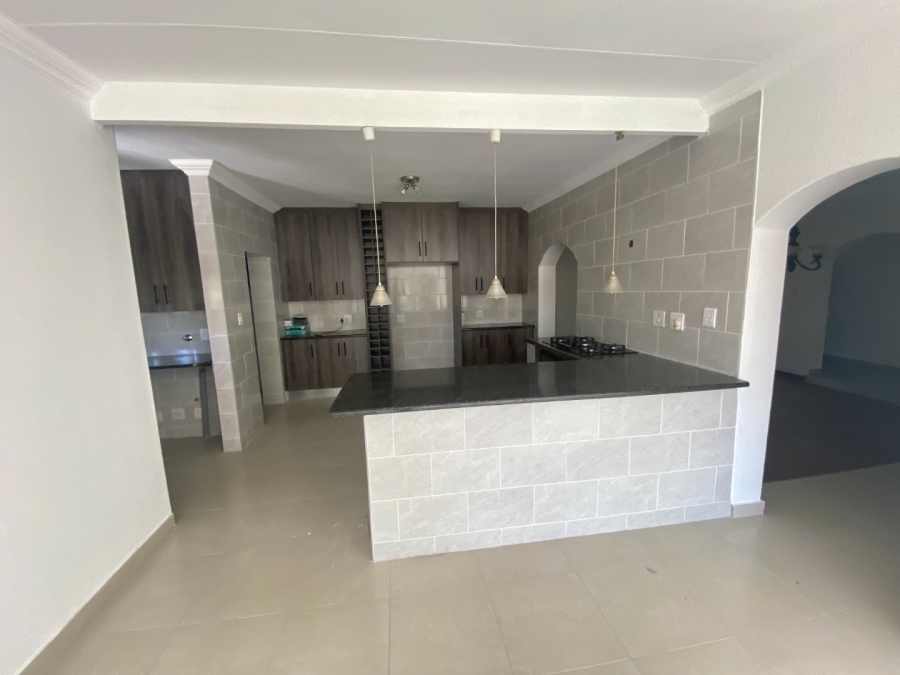 4 Bedroom Property for Sale in Zwartkop Gauteng