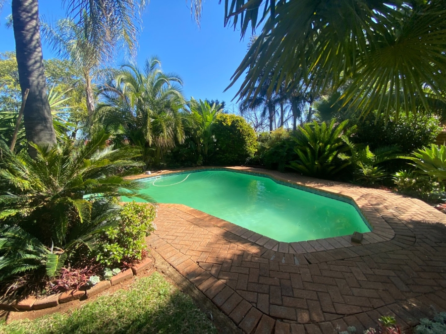 4 Bedroom Property for Sale in Zwartkop Gauteng