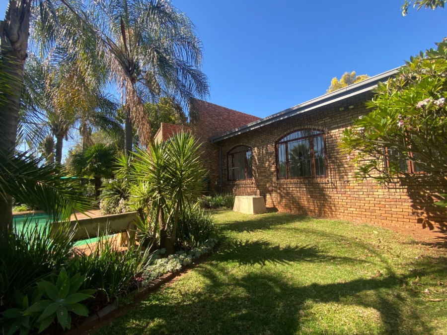 4 Bedroom Property for Sale in Zwartkop Gauteng