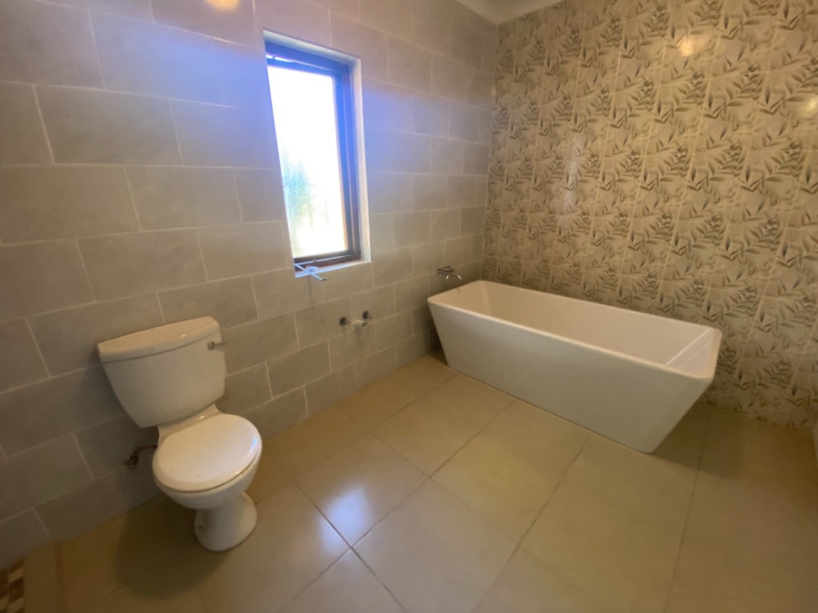 4 Bedroom Property for Sale in Zwartkop Gauteng