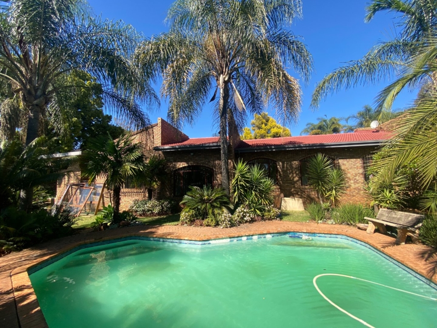 4 Bedroom Property for Sale in Zwartkop Gauteng