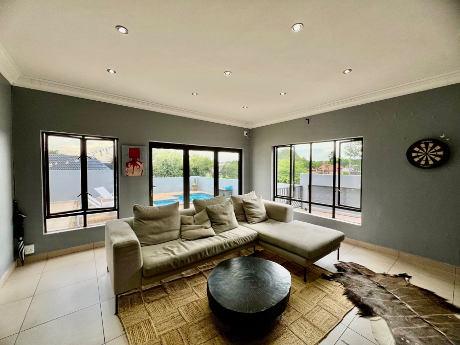 5 Bedroom Property for Sale in Silver Lakes Gauteng