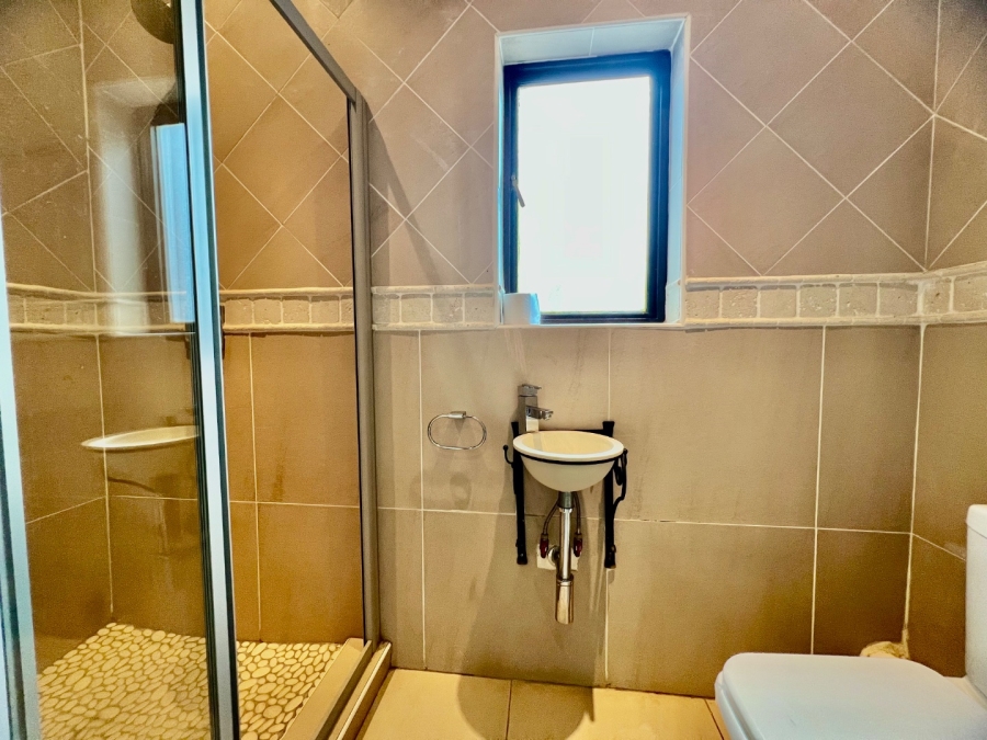 5 Bedroom Property for Sale in Silver Lakes Gauteng