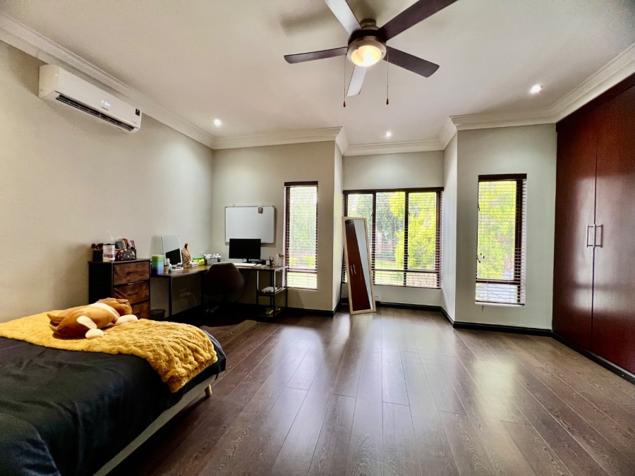 5 Bedroom Property for Sale in Silver Lakes Gauteng