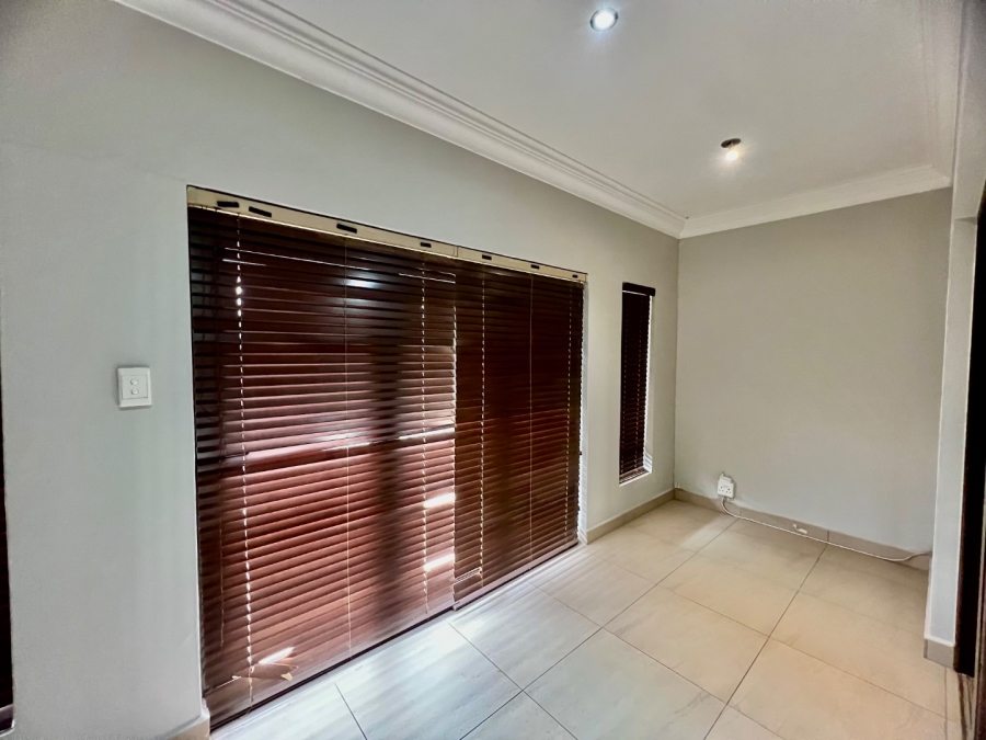 5 Bedroom Property for Sale in Silver Lakes Gauteng