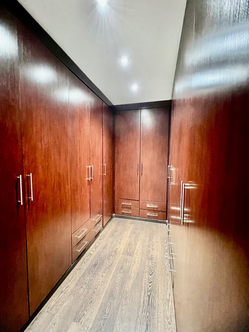 5 Bedroom Property for Sale in Silver Lakes Gauteng