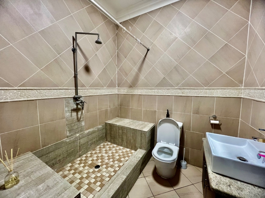 5 Bedroom Property for Sale in Silver Lakes Gauteng