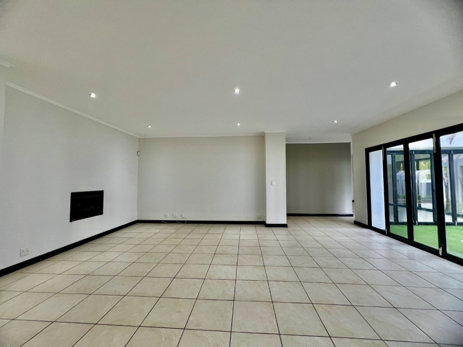 4 Bedroom Property for Sale in Silver Lakes Gauteng