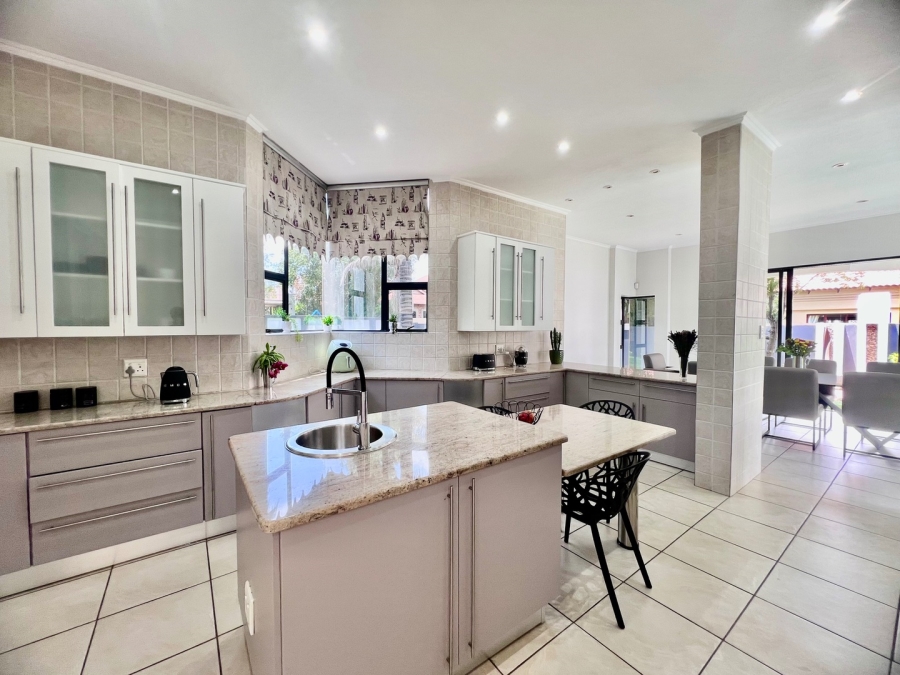 4 Bedroom Property for Sale in Silver Lakes Gauteng