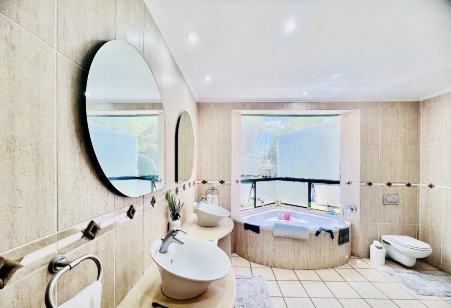 4 Bedroom Property for Sale in Silver Lakes Gauteng