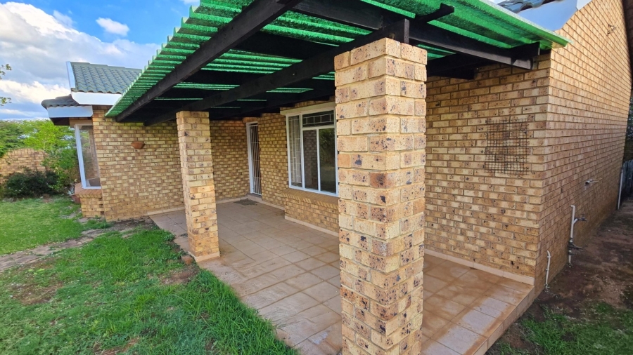 To Let 2 Bedroom Property for Rent in Kleinfontein A H Gauteng