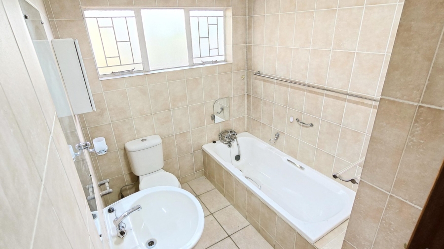 To Let 2 Bedroom Property for Rent in Kleinfontein A H Gauteng