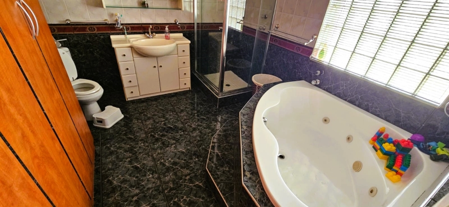 4 Bedroom Property for Sale in Rensburg Gauteng