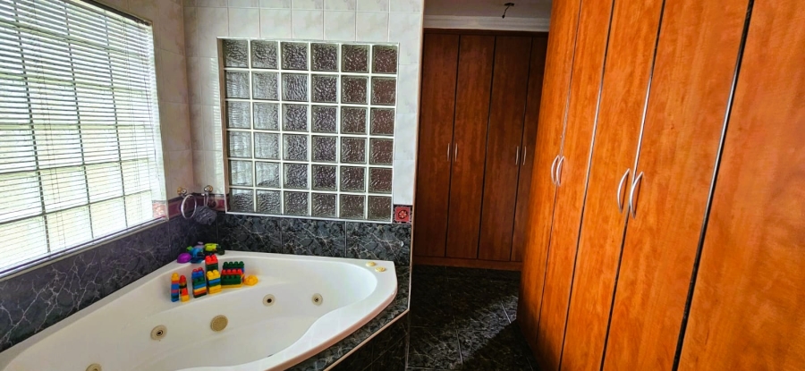 4 Bedroom Property for Sale in Rensburg Gauteng