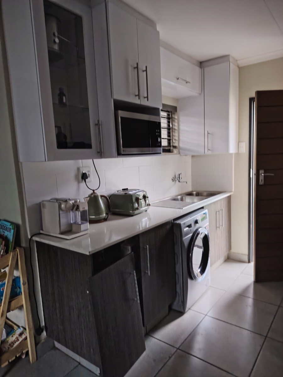 3 Bedroom Property for Sale in Albertsdal Gauteng