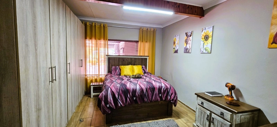 5 Bedroom Property for Sale in Rensburg Gauteng