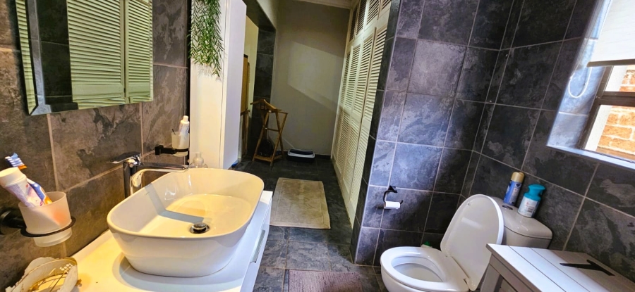 5 Bedroom Property for Sale in Rensburg Gauteng