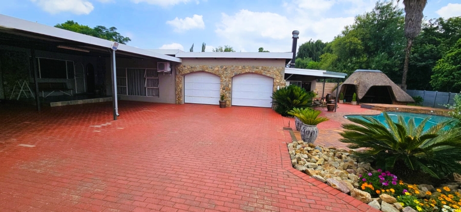 5 Bedroom Property for Sale in Rensburg Gauteng