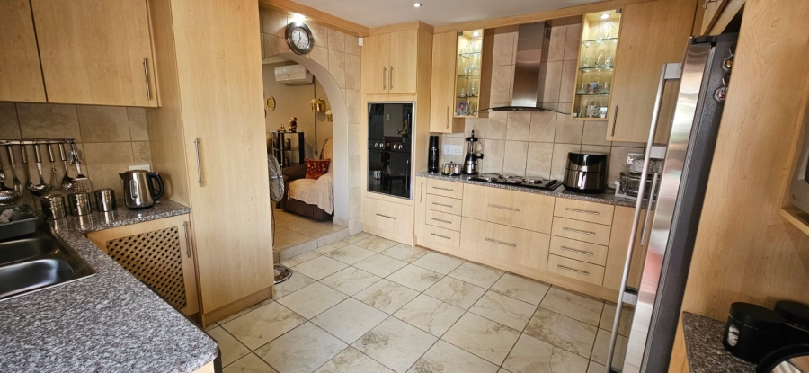 5 Bedroom Property for Sale in Rensburg Gauteng