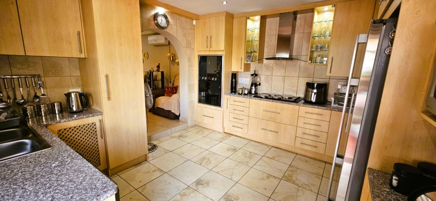 5 Bedroom Property for Sale in Rensburg Gauteng