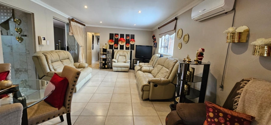 5 Bedroom Property for Sale in Rensburg Gauteng
