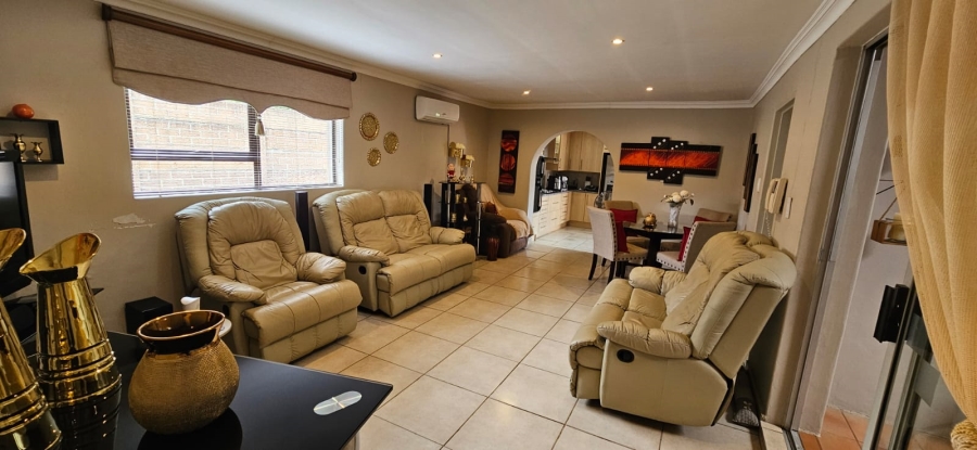 5 Bedroom Property for Sale in Rensburg Gauteng