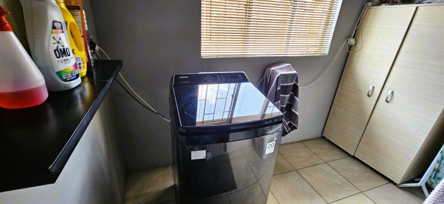 5 Bedroom Property for Sale in Rensburg Gauteng