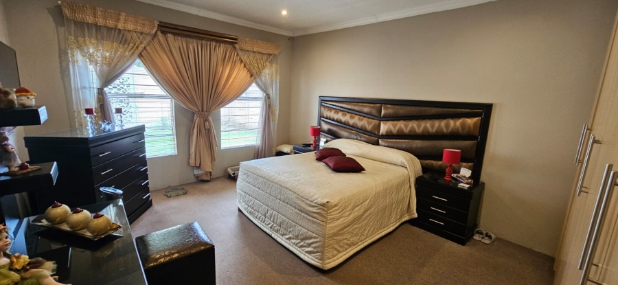 5 Bedroom Property for Sale in Rensburg Gauteng