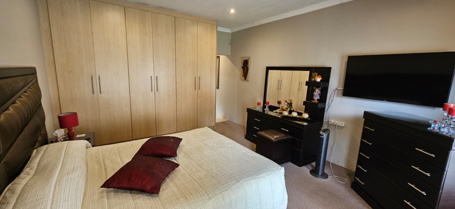 5 Bedroom Property for Sale in Rensburg Gauteng