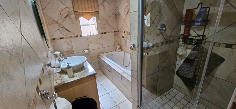 5 Bedroom Property for Sale in Rensburg Gauteng