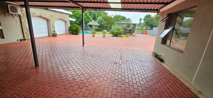 5 Bedroom Property for Sale in Rensburg Gauteng