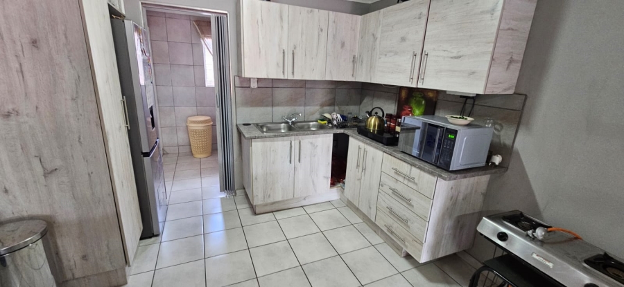5 Bedroom Property for Sale in Rensburg Gauteng