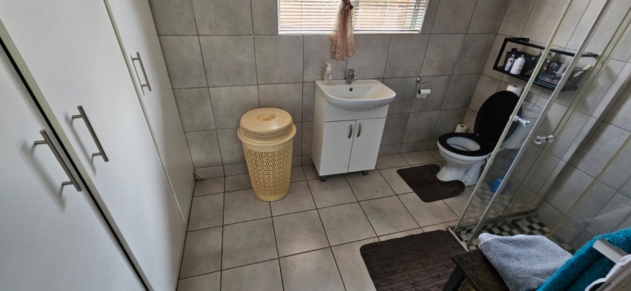 5 Bedroom Property for Sale in Rensburg Gauteng