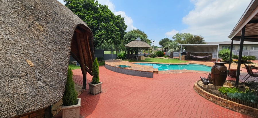 5 Bedroom Property for Sale in Rensburg Gauteng